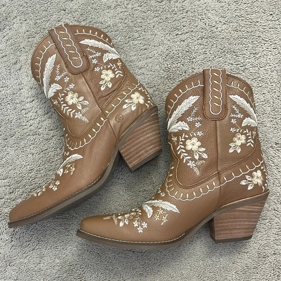 Dingo Primrose Leather Bootie Size 7 - Picture 2 of 8